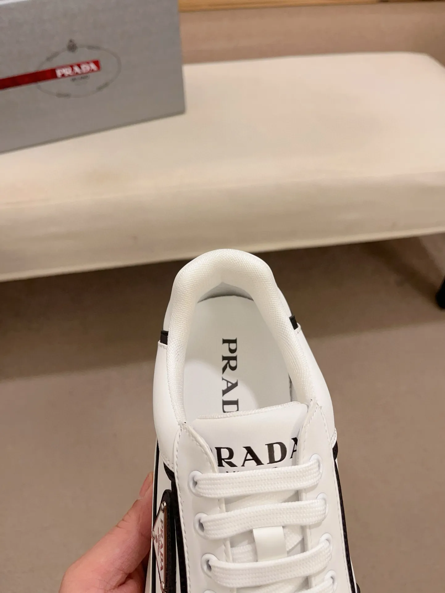 Men's shoes 💰 580 💰 (high version) new Prada (Prada) high-top counters are launched simultaneously, new men's shoes, 😘fabrics are selected from waterproof technical cloth. First layer cowhide lining. 👍🏿Original molded anti-slip rubber outsole, with exquisite lines, simple and elegant, comfortable and high-end for leisure travel. Number of yards: 38 to 44. (Can be customized for 45.46.)